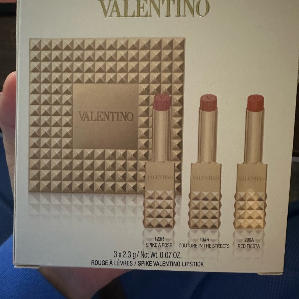 New Valentino Spike Valentino Clutch Box in White with Gold Logo - Picture 2 of 5